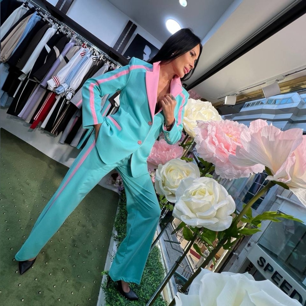 Elegant Women's Teal and Pink Pantsuit